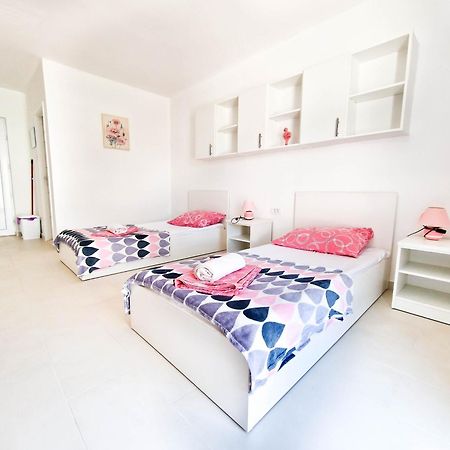 Flip - Flop Apartment Novalja Bagian luar foto