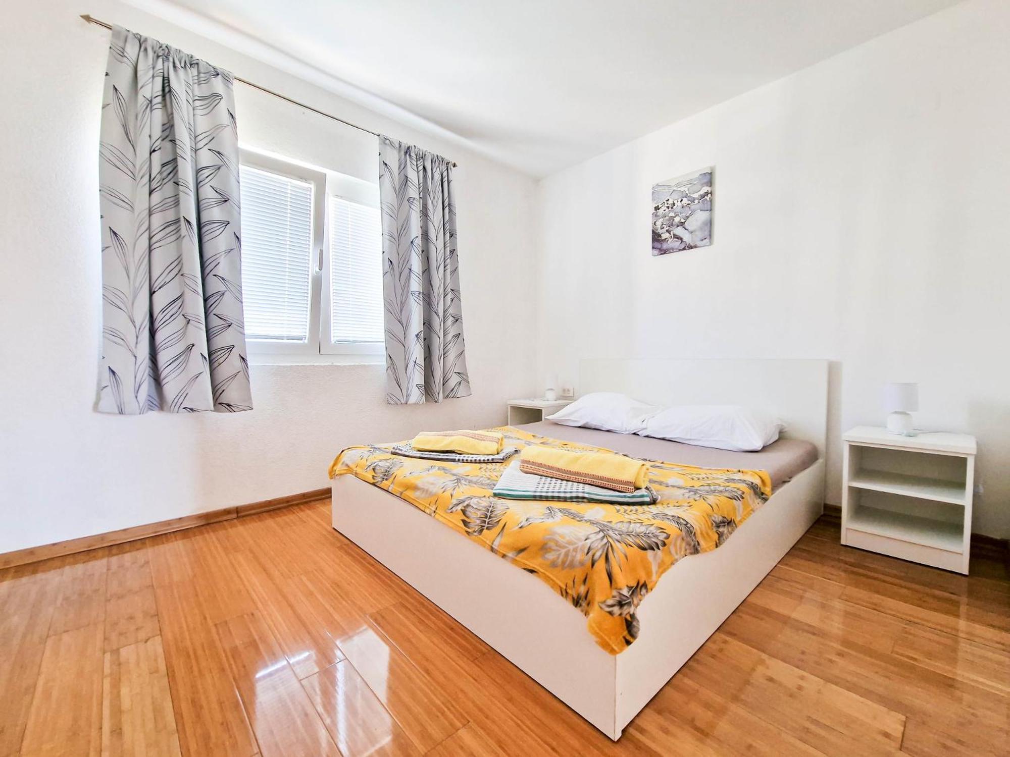 Flip - Flop Apartment Novalja Bagian luar foto