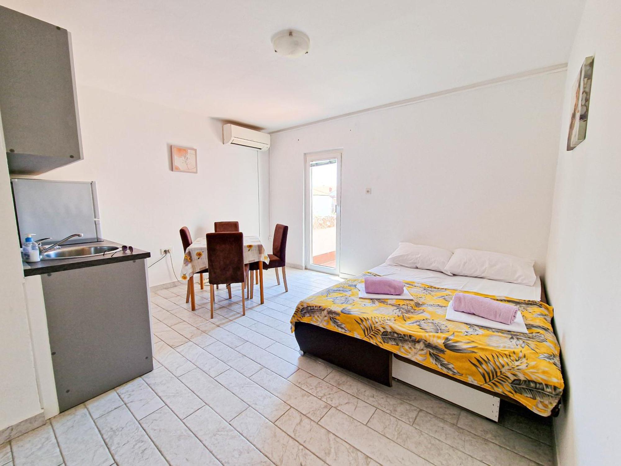 Flip - Flop Apartment Novalja Bagian luar foto