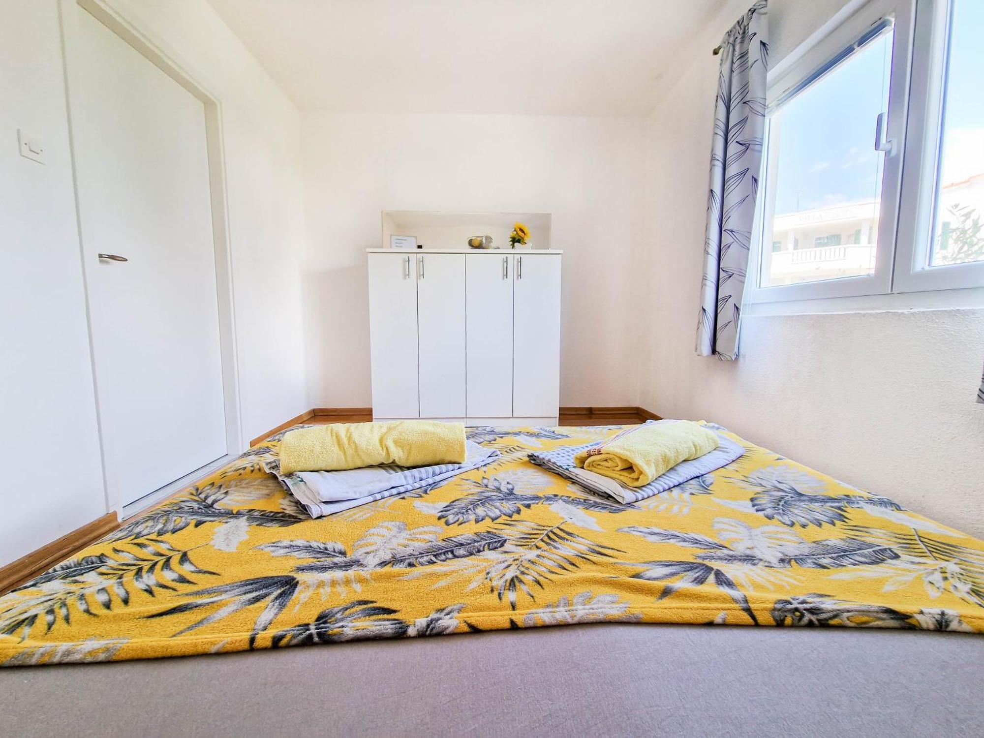Flip - Flop Apartment Novalja Bagian luar foto