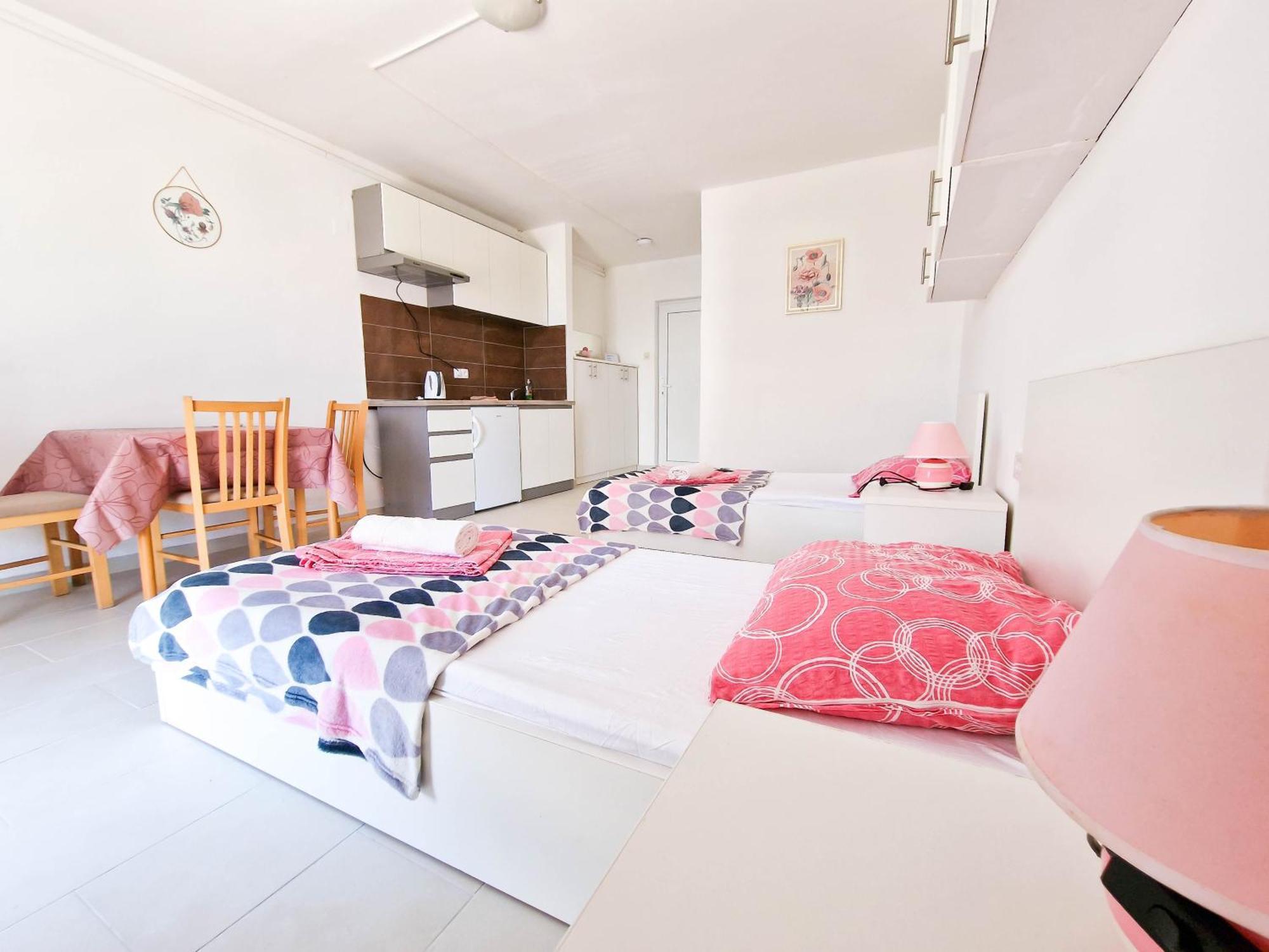 Flip - Flop Apartment Novalja Bagian luar foto