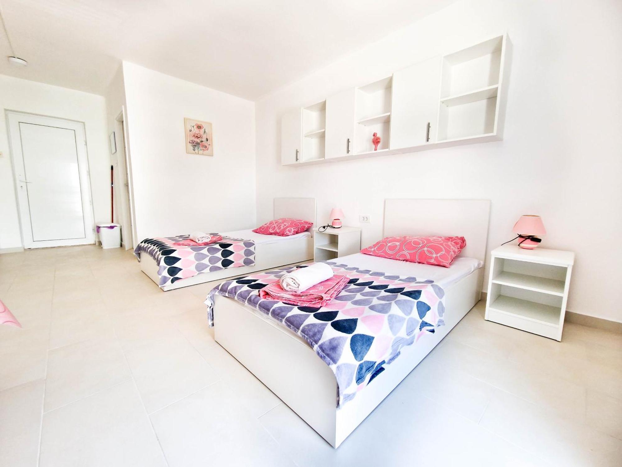 Flip - Flop Apartment Novalja Bagian luar foto