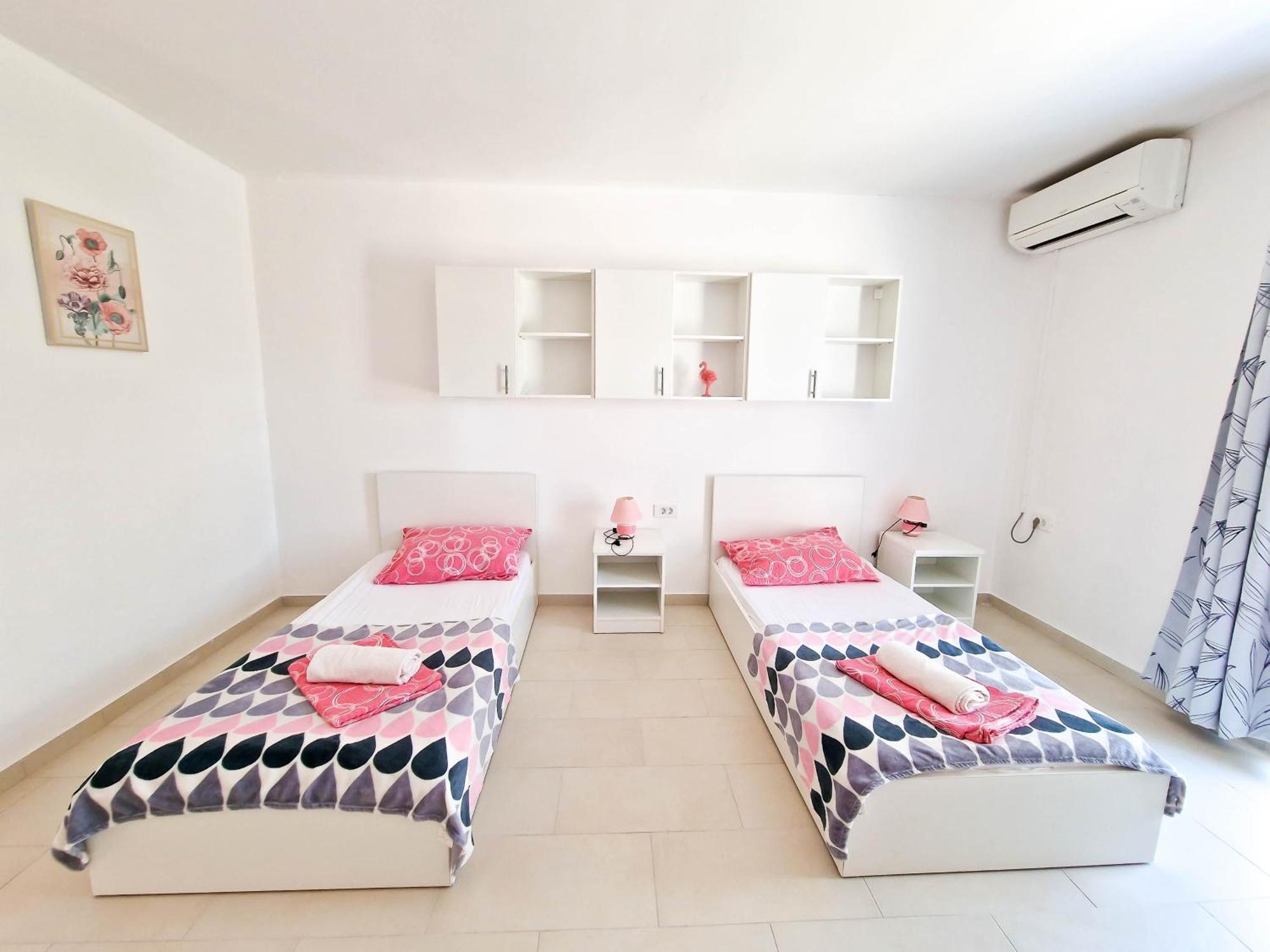 Flip - Flop Apartment Novalja Bagian luar foto