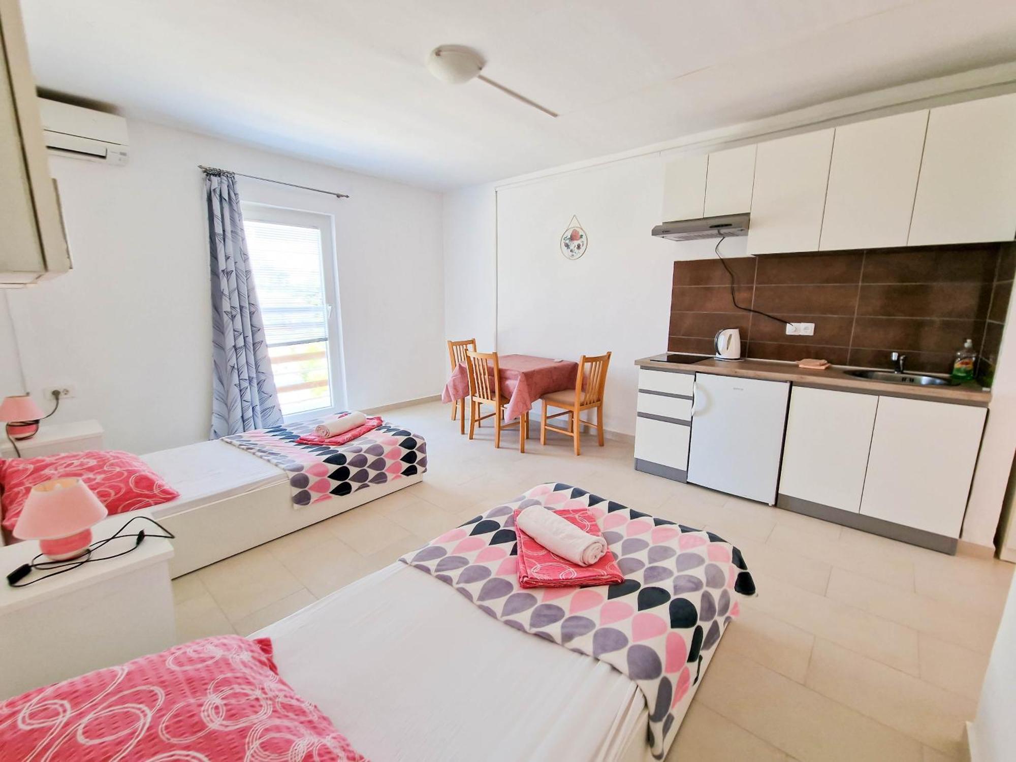 Flip - Flop Apartment Novalja Bagian luar foto