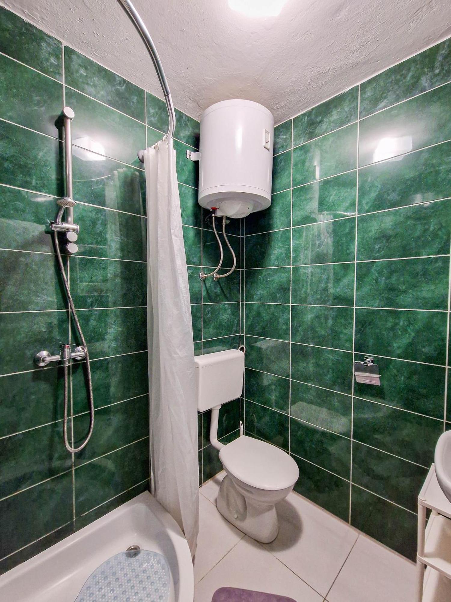 Flip - Flop Apartment Novalja Bagian luar foto